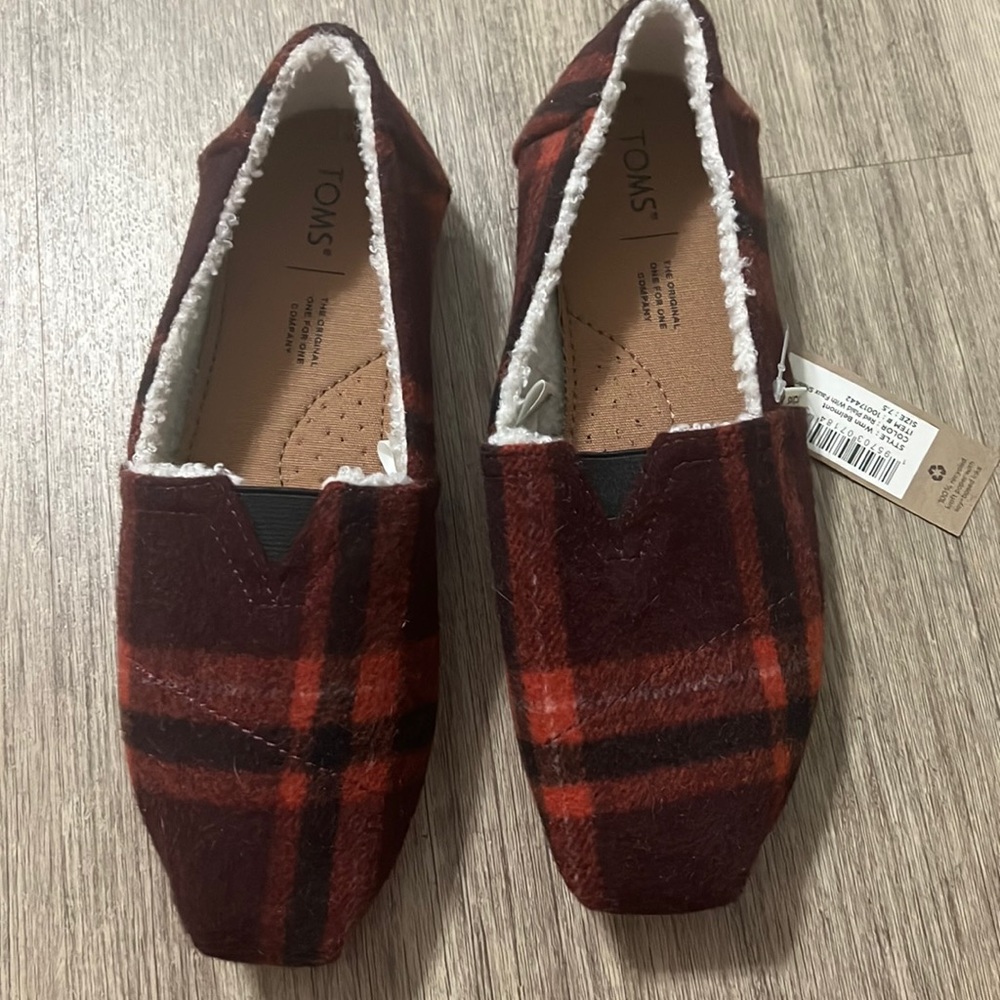 BNWT toms plaid shoes 7.5
